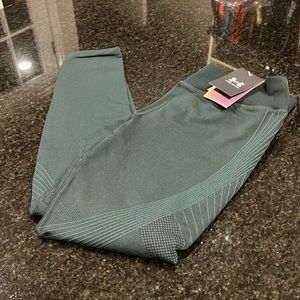 Under Armour HEATGEAR compression pant 3/4 length pant NWT